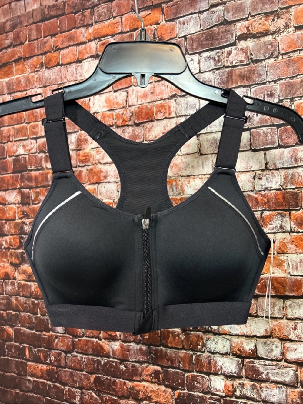 High-Impact Front-Zip Sports Bra - Black
Layer 8 Size Small Racerback